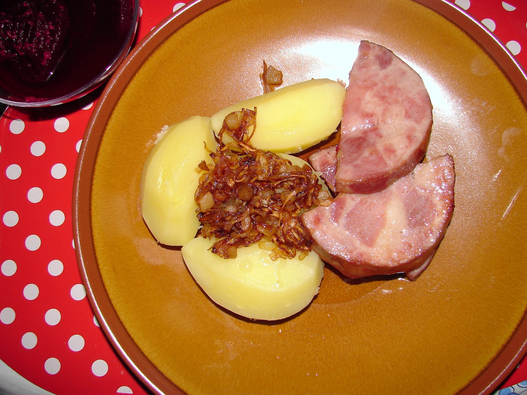 2_Uzena-rolka-brambor-restovana-cibulka